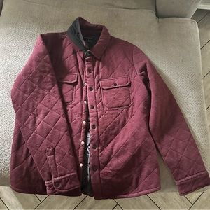 Men’s blazer in burgundy no tears or rips. Good condition like new.